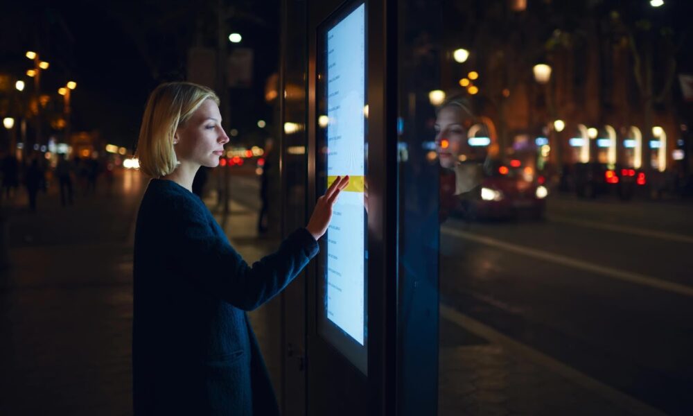 the-role-of-outdoor-lcd-displays-in-smart-cities